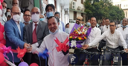 বিচারপতি আশরাফুল কামাল সাইকেল চালিয়ে আদালতে এলেন